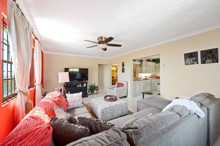 Image No.7-6 Bed House for sale