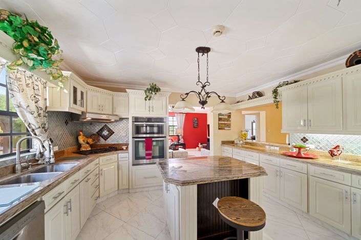 Image No.9-6 Bed House for sale