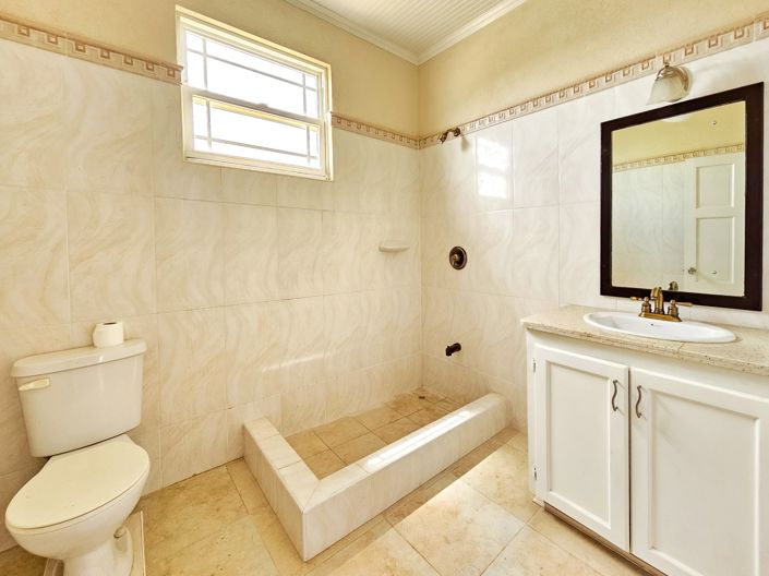 Image No.10-5 Bed House for sale