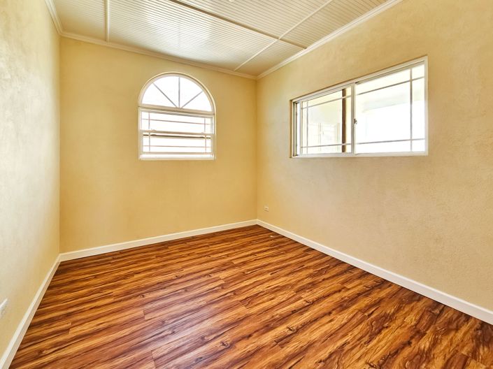 Image No.11-5 Bed House for sale