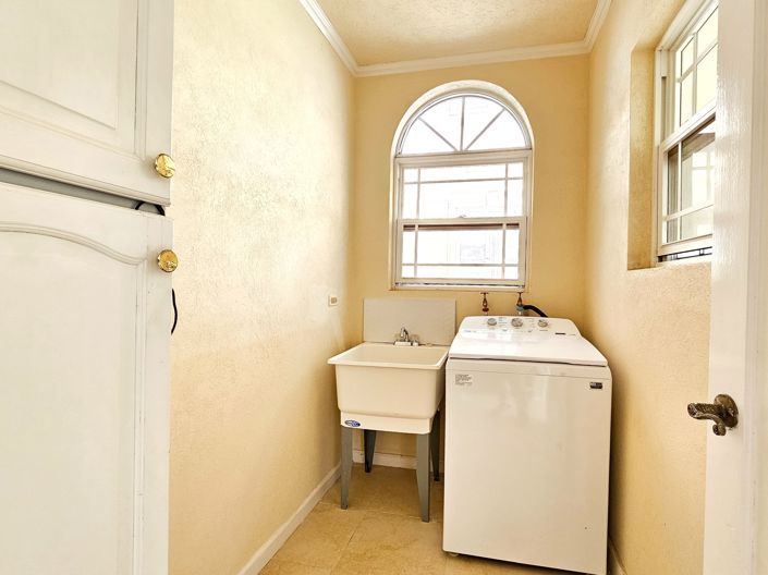 Image No.16-5 Bed House for sale