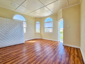 d943f48f-73f9-460d-8387-1102e507c8f3