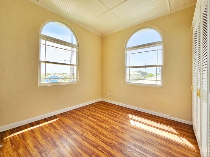 Image No.9-5 Bed House for sale