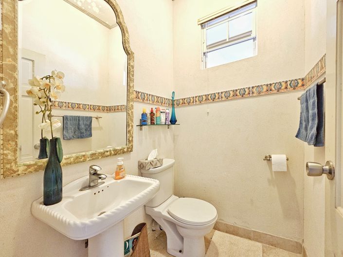 Image No.11-6 Bed House for sale