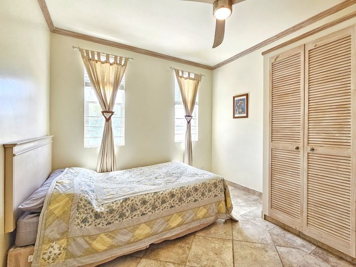 Image No.20-6 Bed House for sale