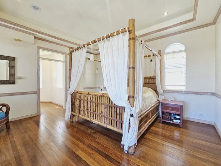 Image No.5-6 Bed House for sale