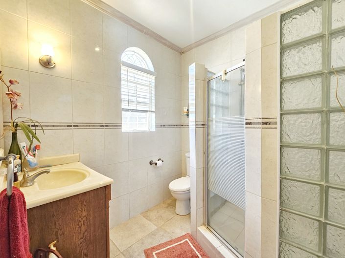 Image No.7-6 Bed House for sale