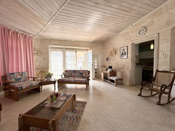 Image No.6-4 Bed House for sale