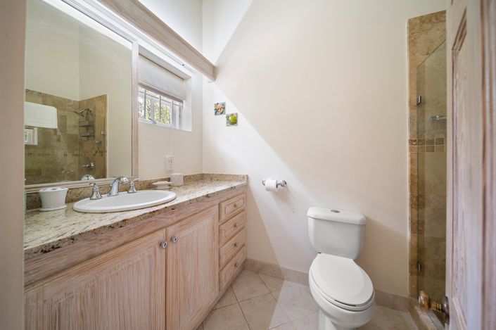 Image No.17-6 Bed House for sale