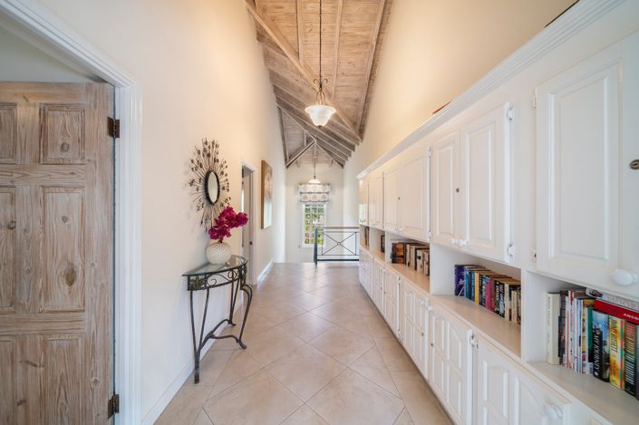 Image No.18-6 Bed House for sale