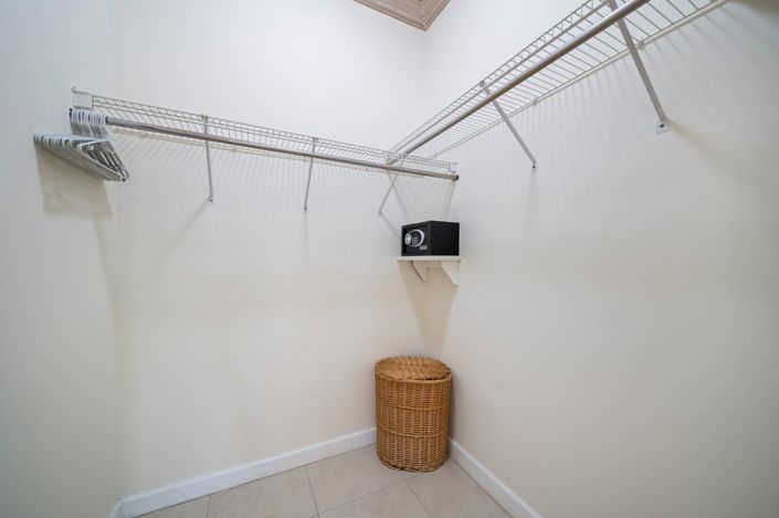 Image No.20-6 Bed House for sale