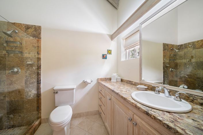 Image No.21-6 Bed House for sale