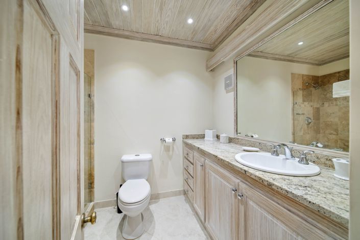 Image No.24-6 Bed House for sale