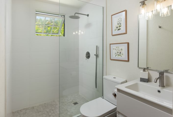 Image No.8-5 Bed House for sale