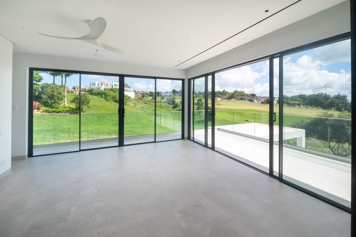 Image No.6-5 Bed Property for sale