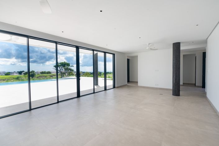 Image No.8-5 Bed Property for sale