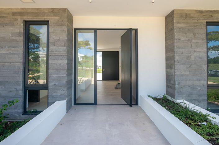 Image No.9-5 Bed Property for sale