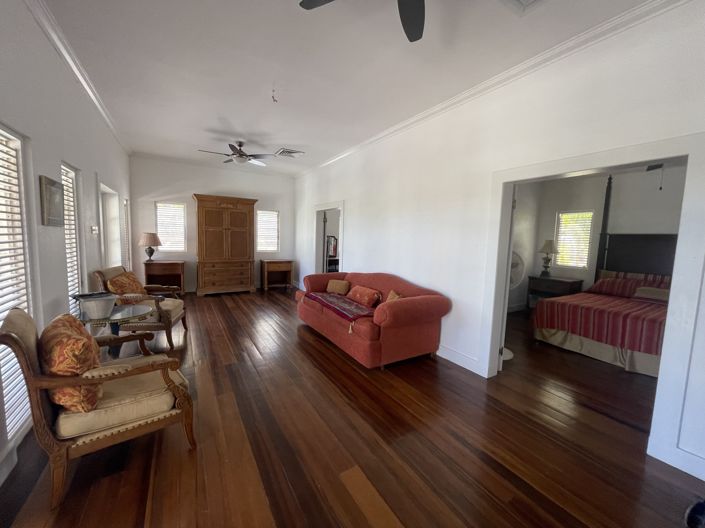 Image No.5-5 Bed House for sale