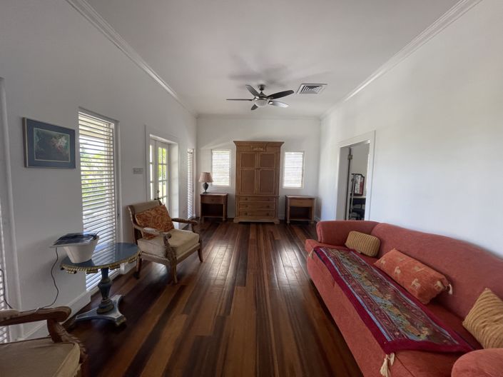 Image No.6-5 Bed House for sale