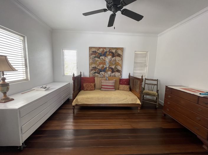 Image No.8-5 Bed House for sale