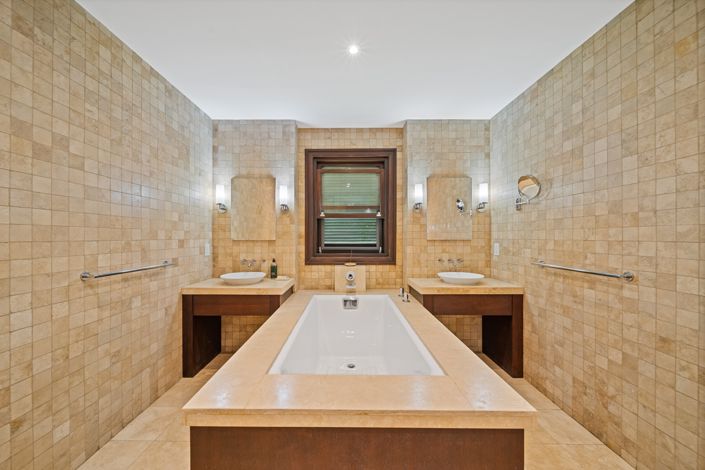 Image No.14-3 Bed Property for sale