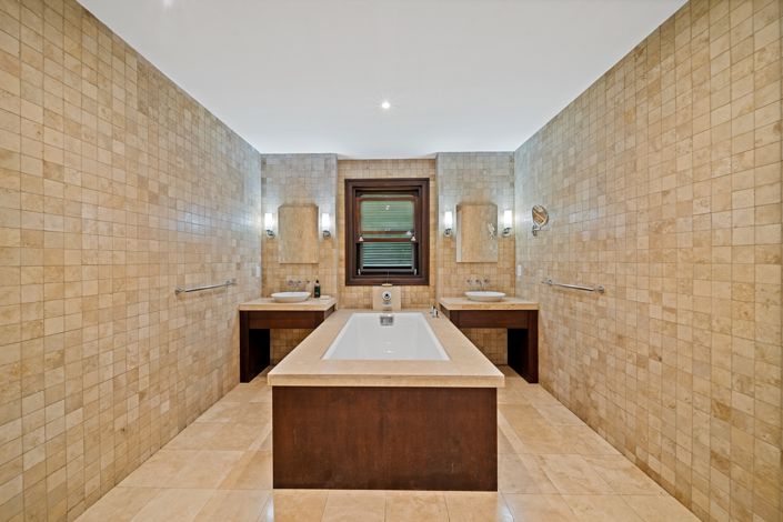 Image No.15-3 Bed Property for sale