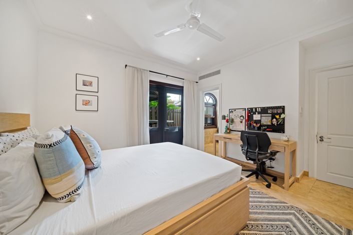 Image No.20-3 Bed Property for sale