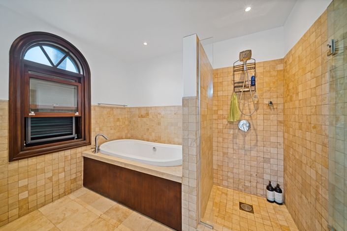 Image No.22-3 Bed Property for sale