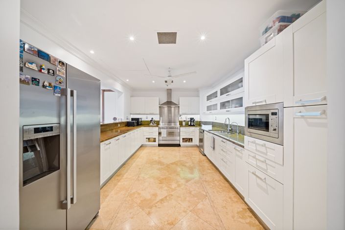 Image No.9-3 Bed Property for sale