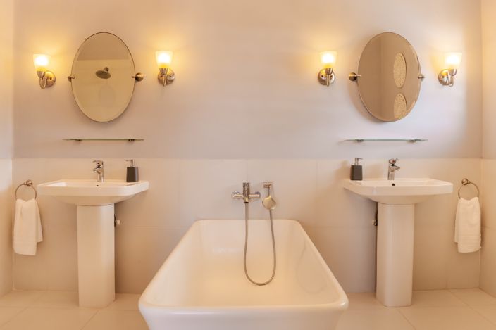 Image No.11-6 Bed Property for sale