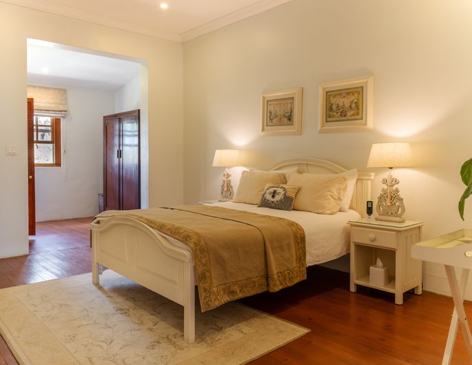 Image No.12-6 Bed Property for sale