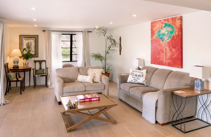 Image No.16-6 Bed Property for sale