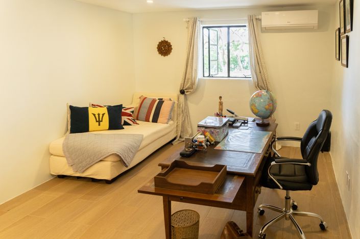 Image No.17-6 Bed Property for sale