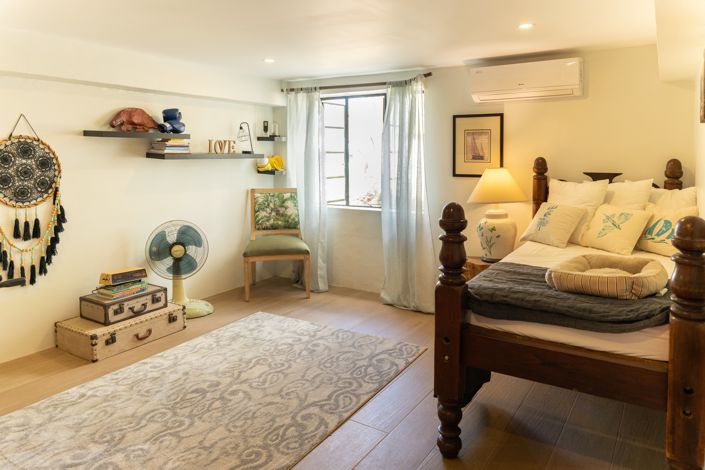 Image No.18-6 Bed Property for sale