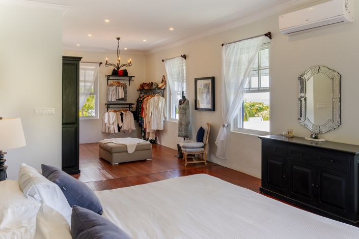 Image No.4-6 Bed Property for sale