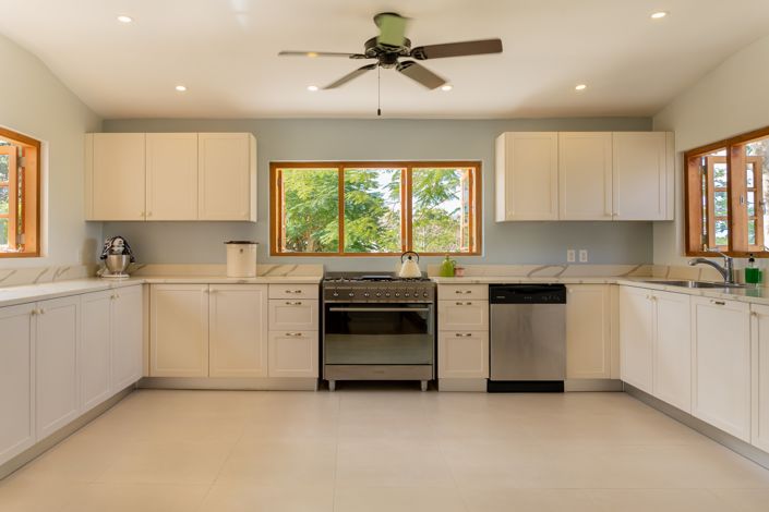 Image No.9-6 Bed Property for sale