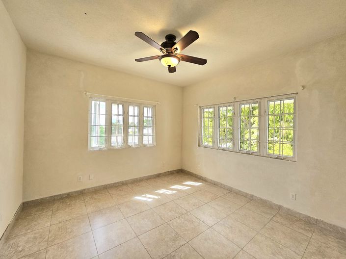 Image No.11-4 Bed House for sale