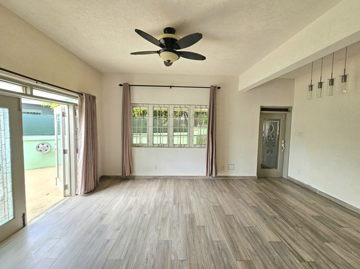 Image No.3-4 Bed House for sale