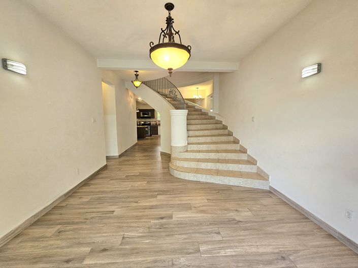 Image No.5-4 Bed House for sale