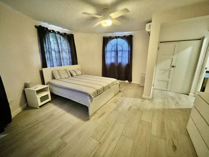 Image No.18-5 Bed House for sale