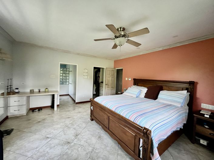 Image No.8-5 Bed House for sale