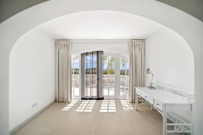 cf4b287f-24aa-49ba-b7e7-c122de997547