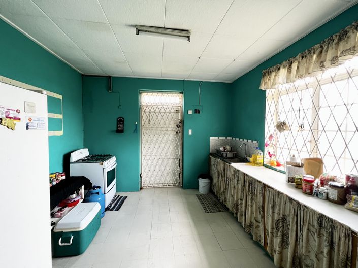 Image No.25-5 Bed Land for sale