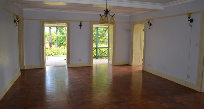 Image No.7-8 Bed House for sale