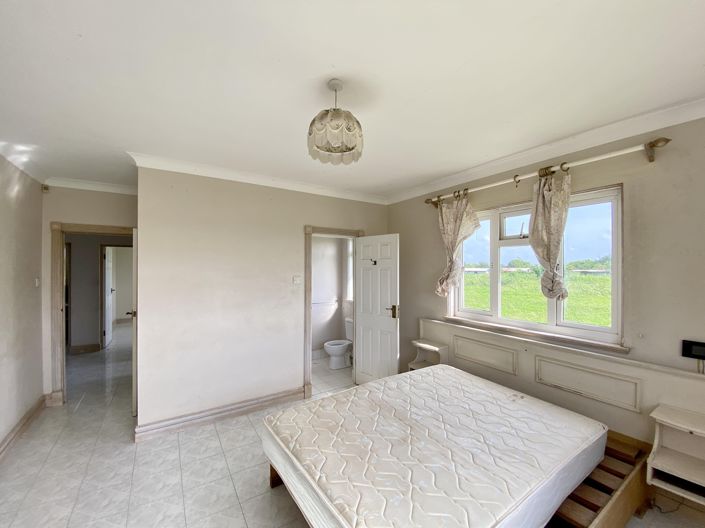 Image No.8-4 Bed House for sale