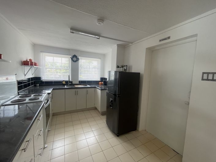 Image No.15-6 Bed Property for sale