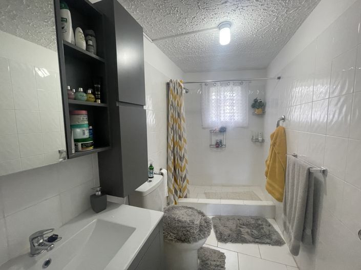 Image No.8-6 Bed Property for sale