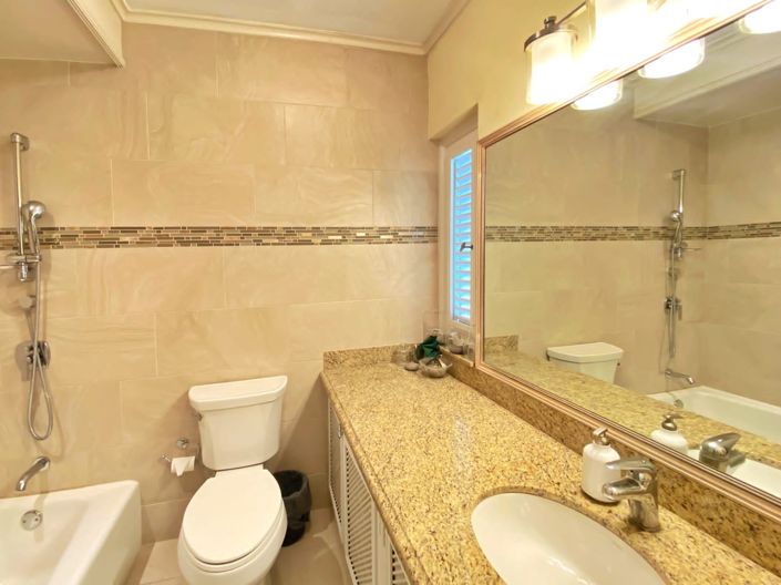 Image No.17-6 Bed House for sale