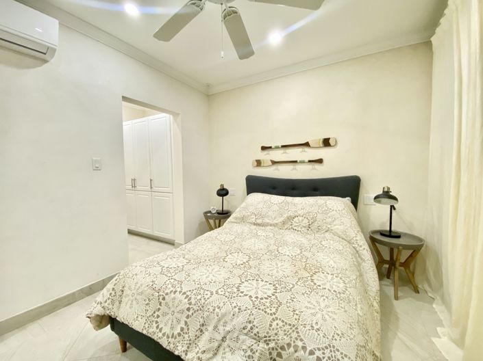 Image No.12-3 Bed Property for sale