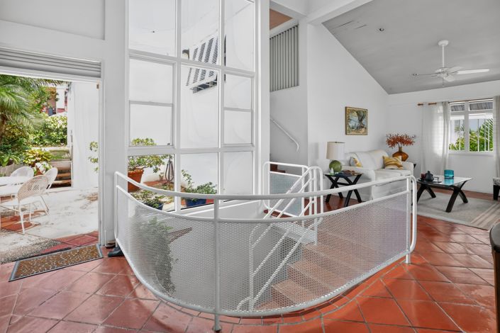 Image No.10-3 Bed House for sale